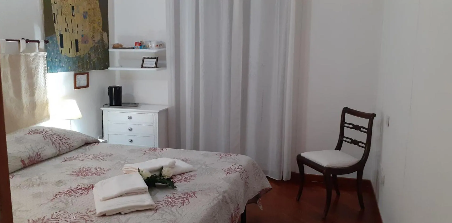 Проживание в семье Central Room With Private Bathroom, No Smoking Палау Италия