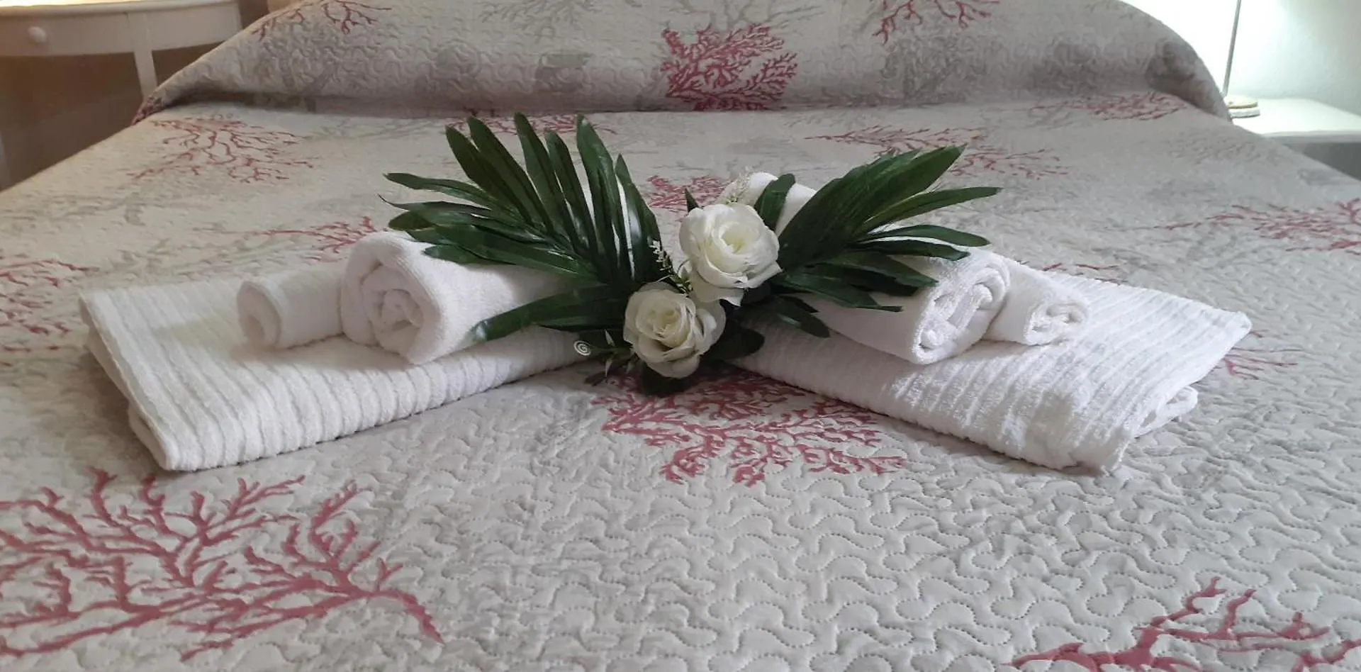 Central Room With Private Bathroom, No Smoking Palau Homestay