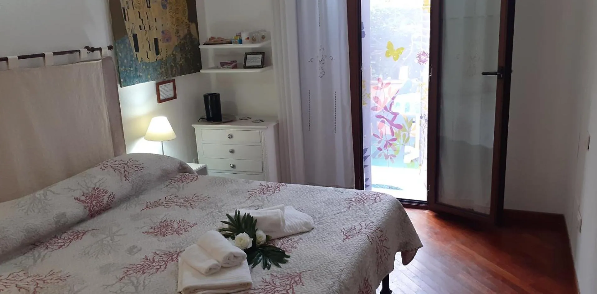 Central Room With Private Bathroom, No Smoking Палау Проживание в семье