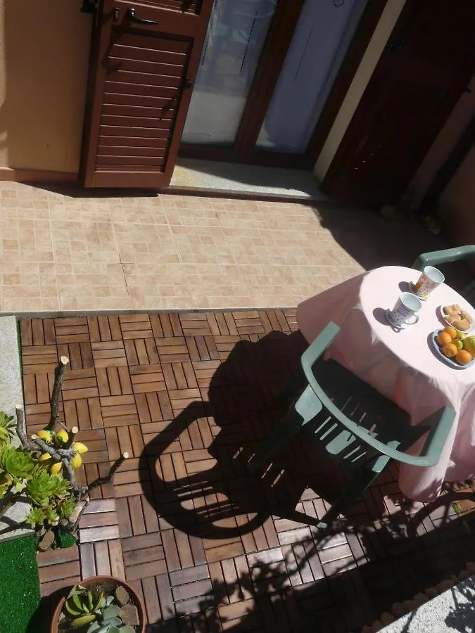 Central Room With Private Bathroom, No Smoking Palau Homestay